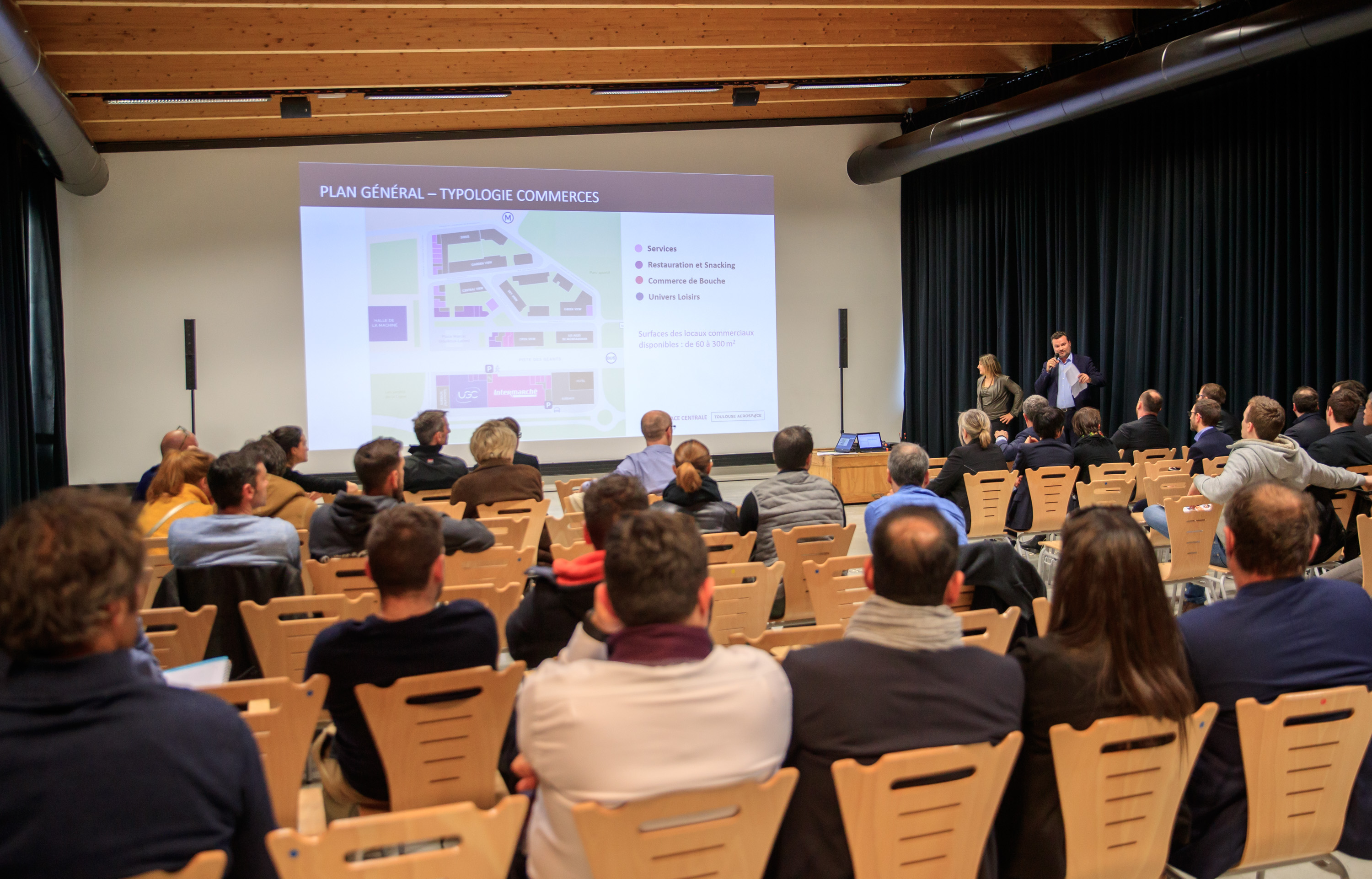 Toulouse Aerospace présentation commerces place centrale